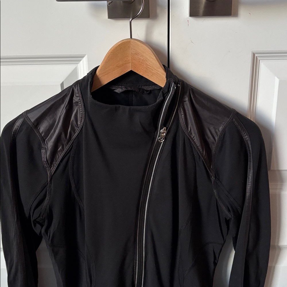 Lululemon Black Jacket - Picture 3 of 4